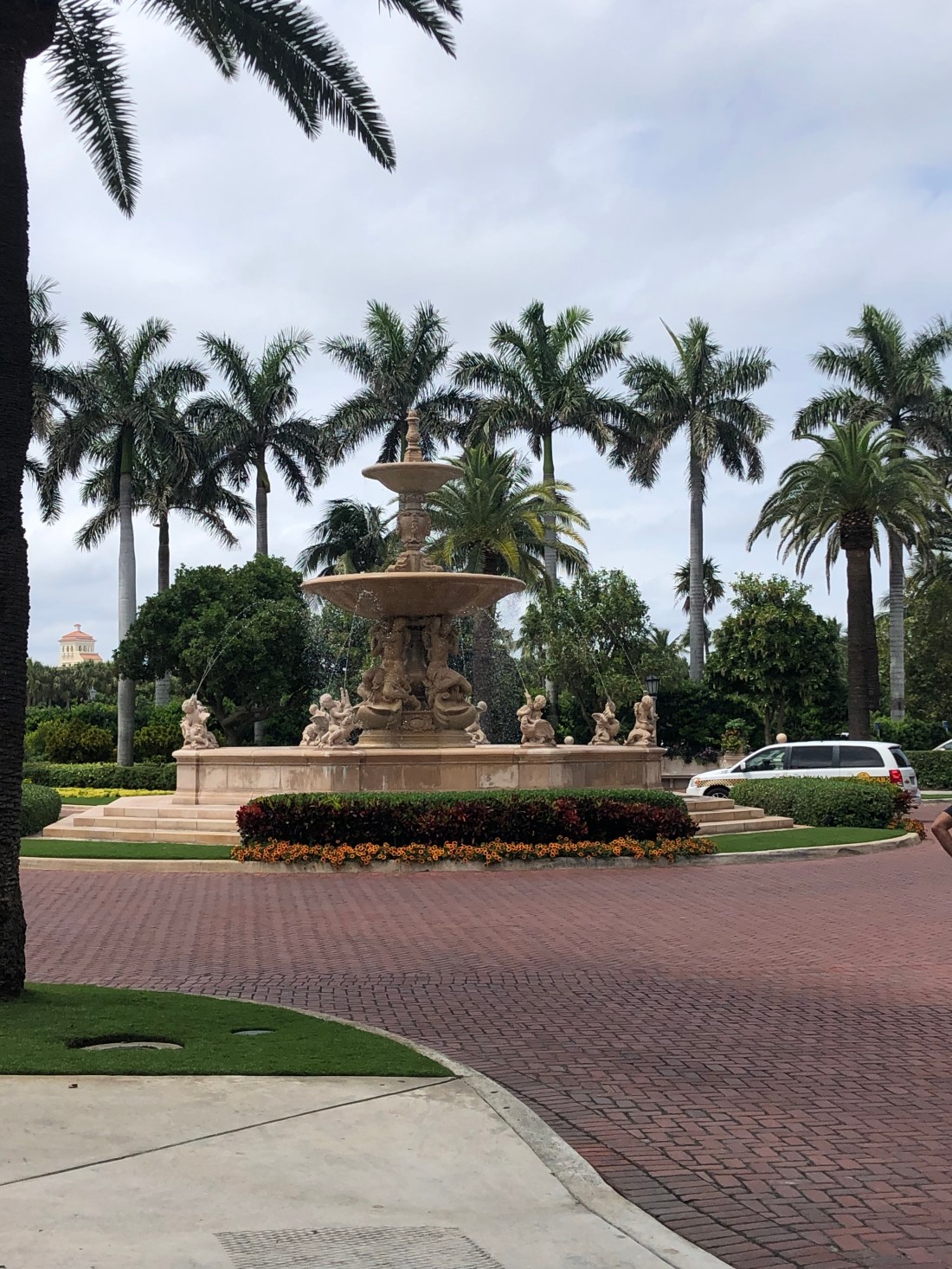 D523BDD6-2C89-42EF-B157-768B56584C3B